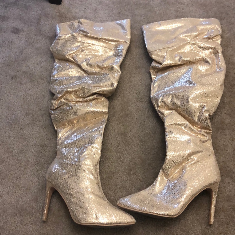 Gold/Tan Size 8 heal boots.